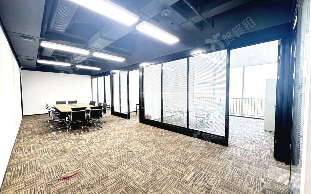 酷派大厦_245平_精装_办公室开间