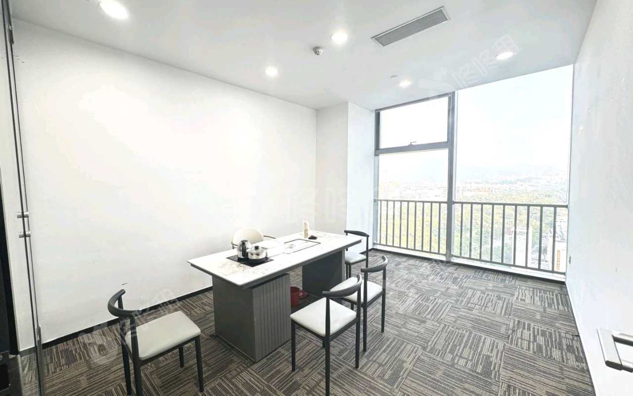 酷派大厦_245平_精装_办公室隔间