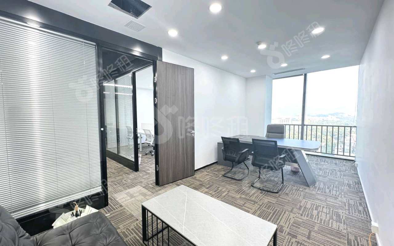 酷派大厦_245平_精装_办公室隔间