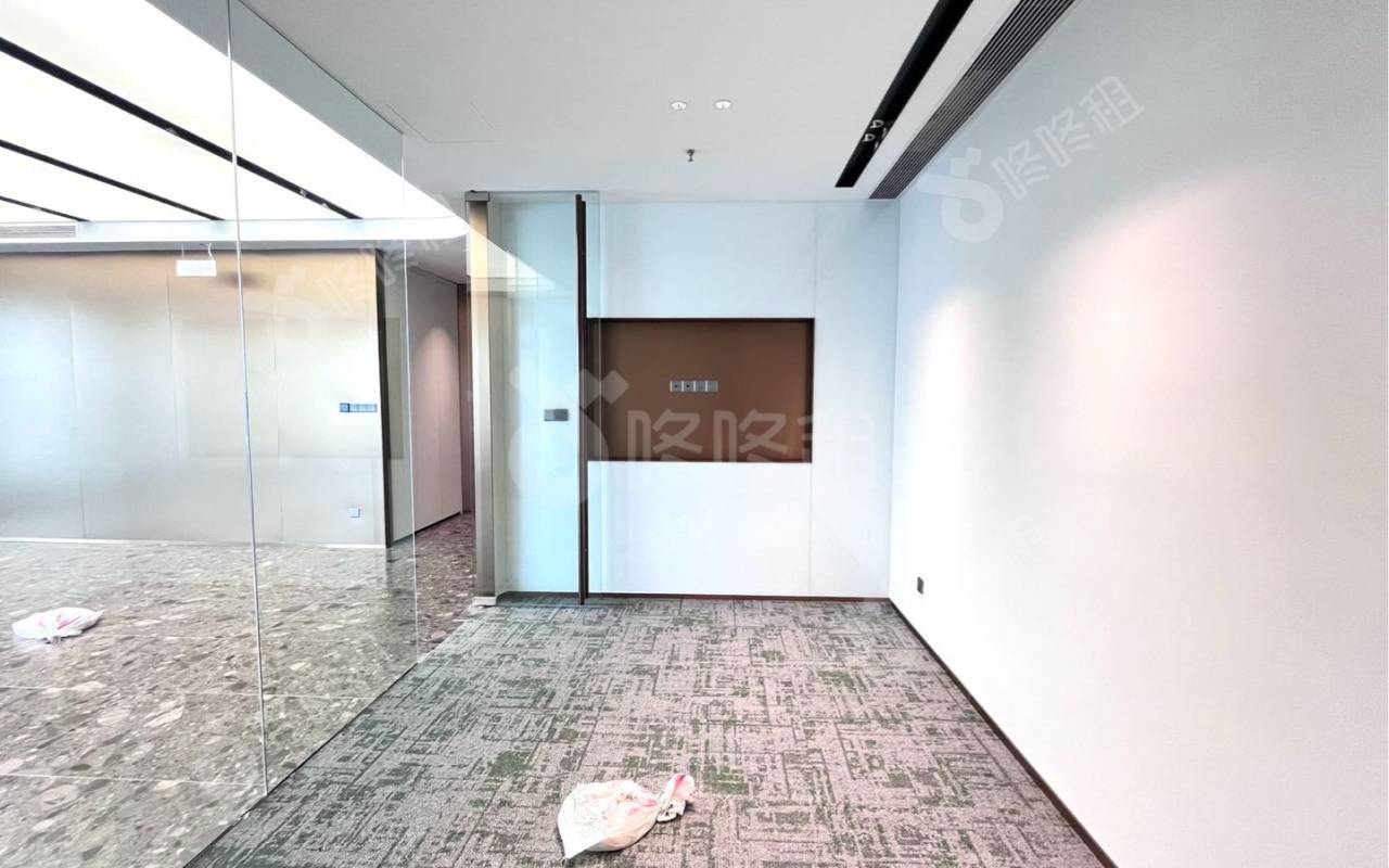 卓越前海壹号_258平_豪装_办公室隔间