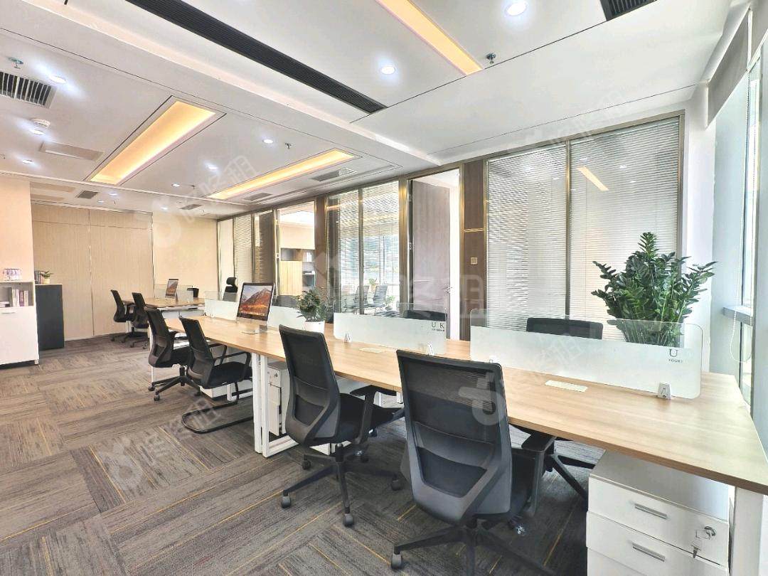 中洲控股中心_268平_精装_办公室开间