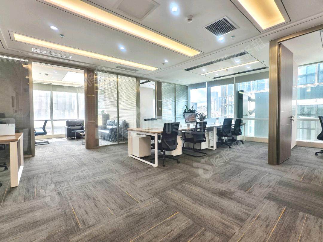 中洲控股中心_268平_精装_办公室开间