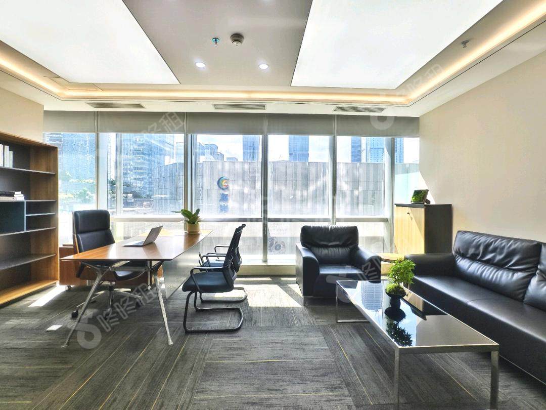 中洲控股中心_268平_精装_办公室隔间