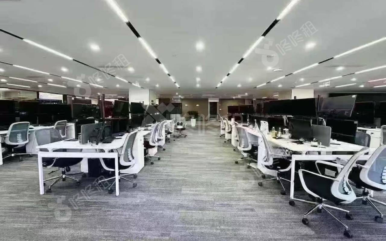 南山金融大厦_2688平_豪装_办公室开间