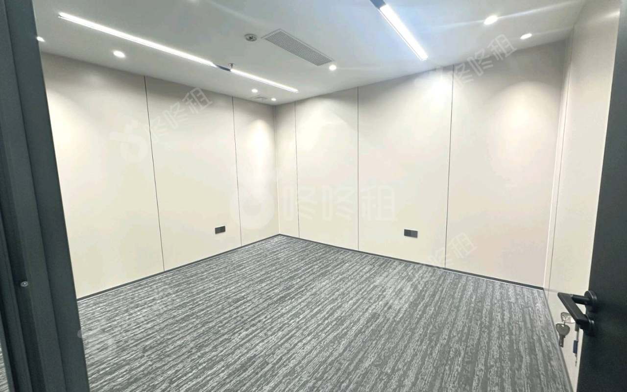 英龙展业大厦_228平_精装_办公室隔间