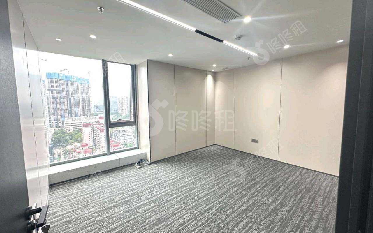 英龙展业大厦_228平_精装_办公室隔间