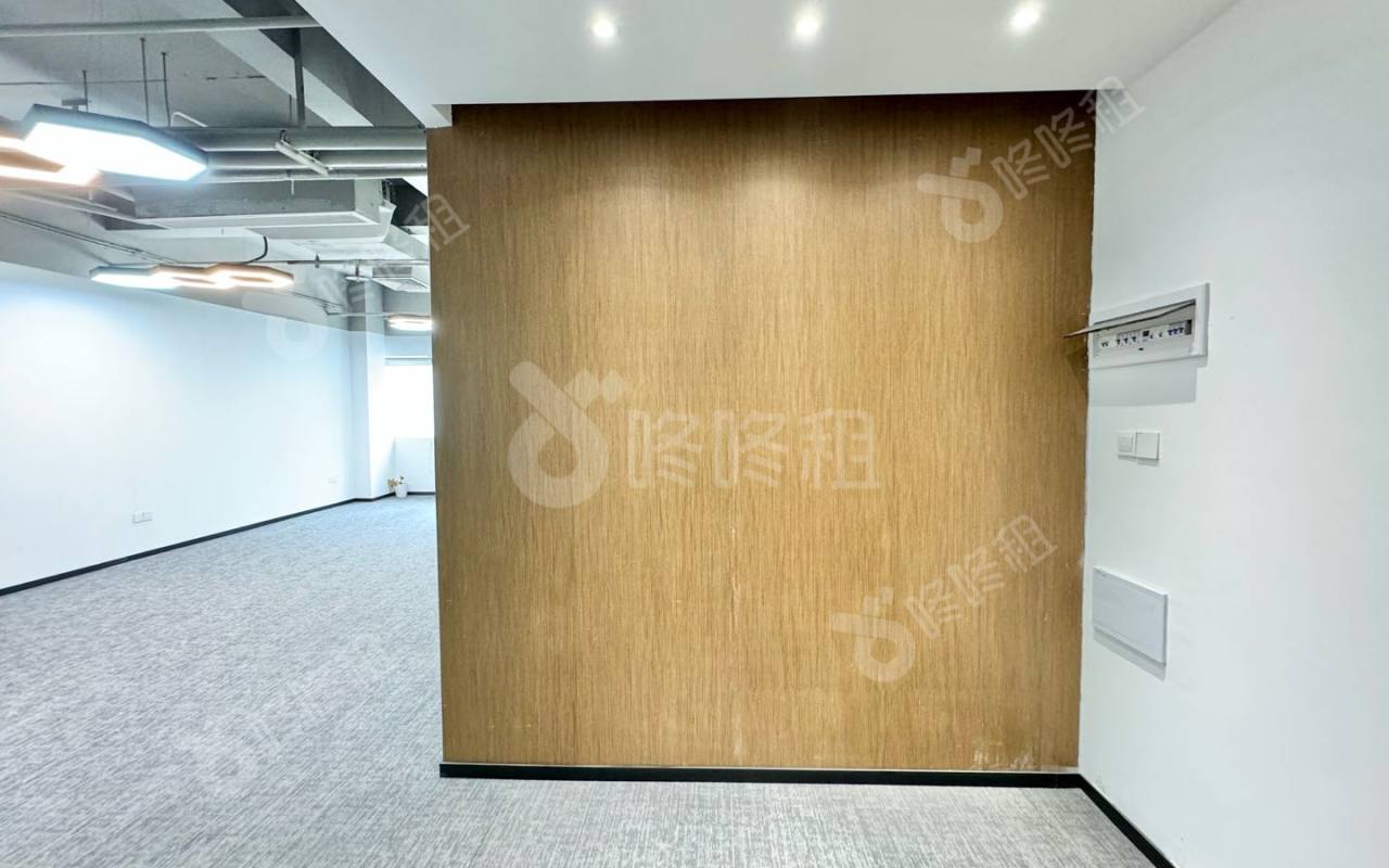 清华信息港_145平_精装_前台