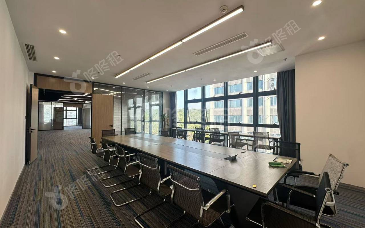 阳基九方广场_552平_精装_办公室开间