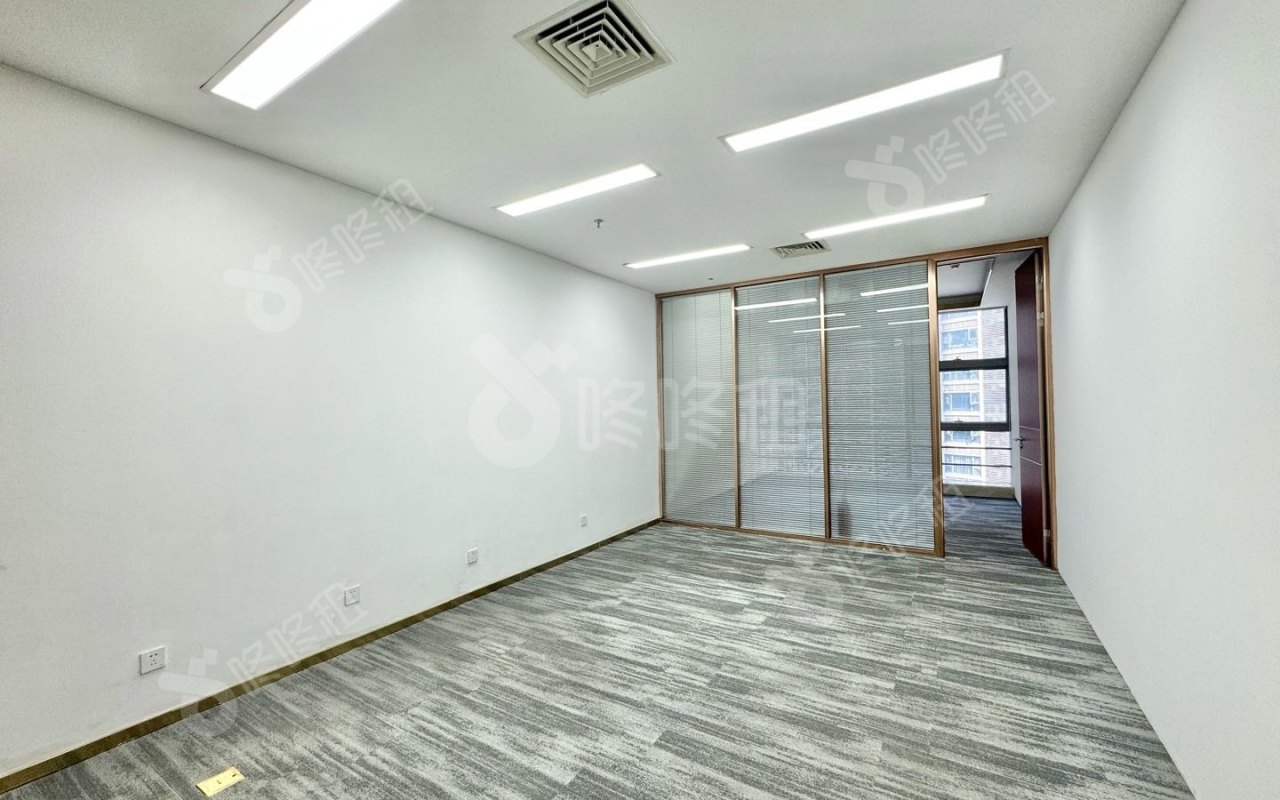 阳光科创中心_75平_精装_办公室开间