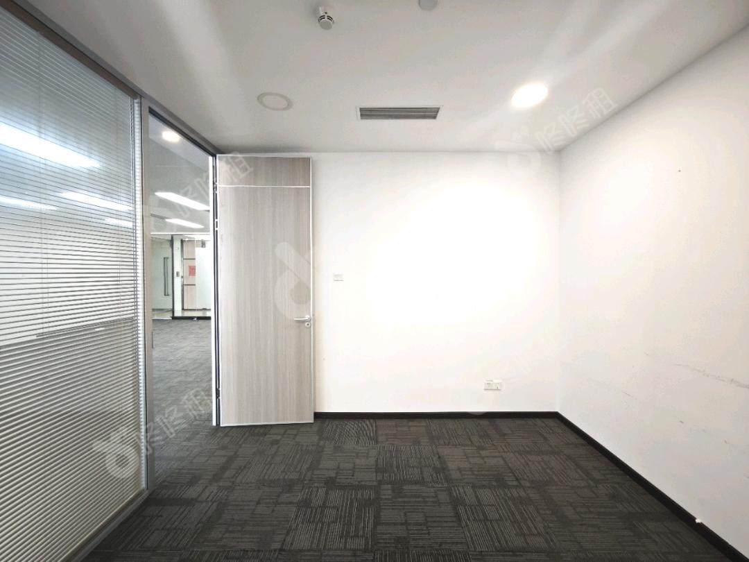 源政创业大厦_468平_精装_办公室隔间