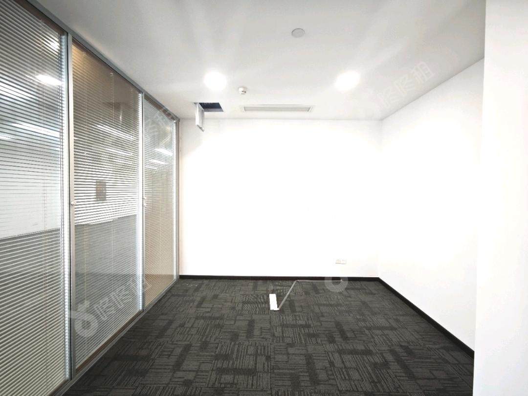 源政创业大厦_468平_精装_办公室隔间