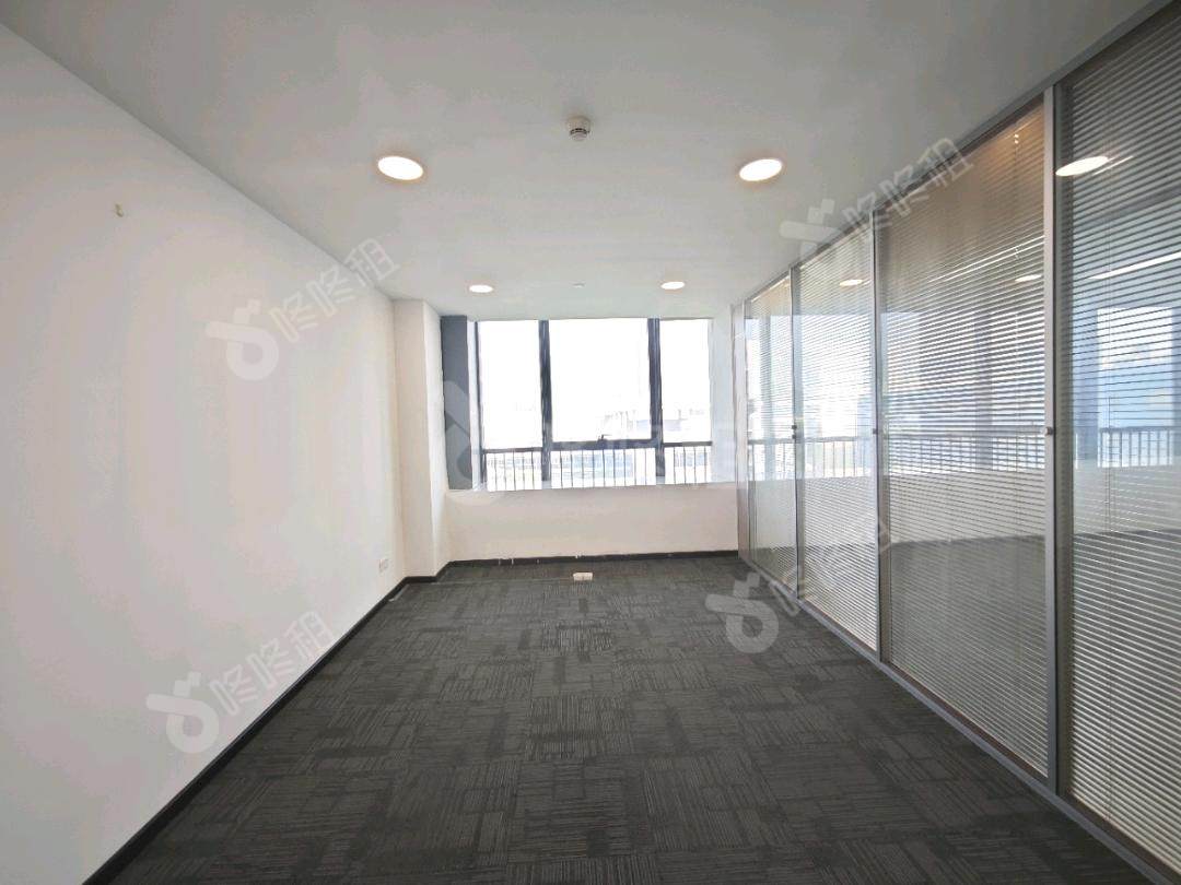 源政创业大厦_468平_精装_办公室隔间