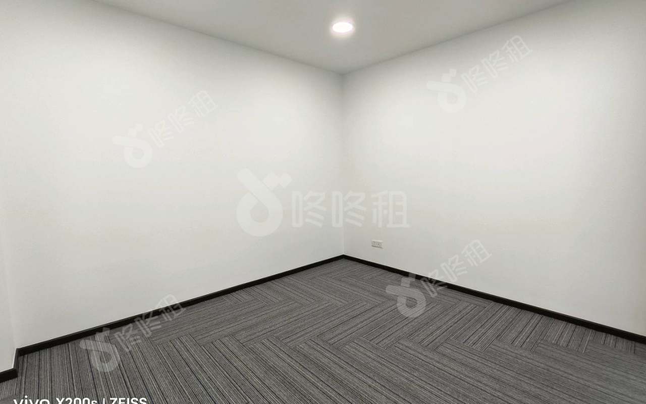 源政创业大厦_398平_精装_办公室隔间