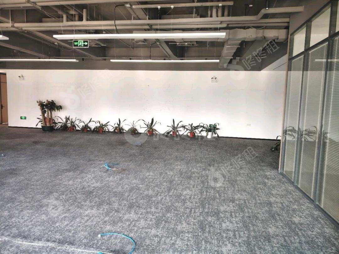 达实智能大厦_366平_精装_办公室开间