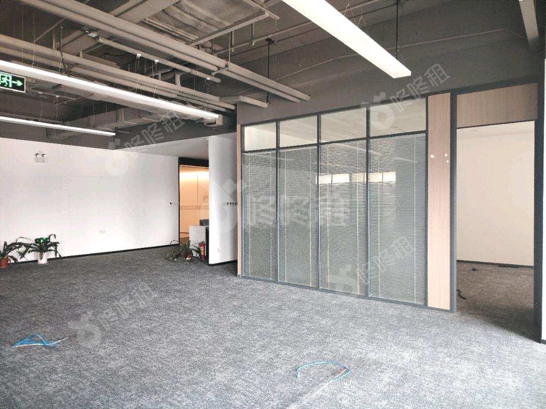 达实智能大厦_366平_精装_办公室开间