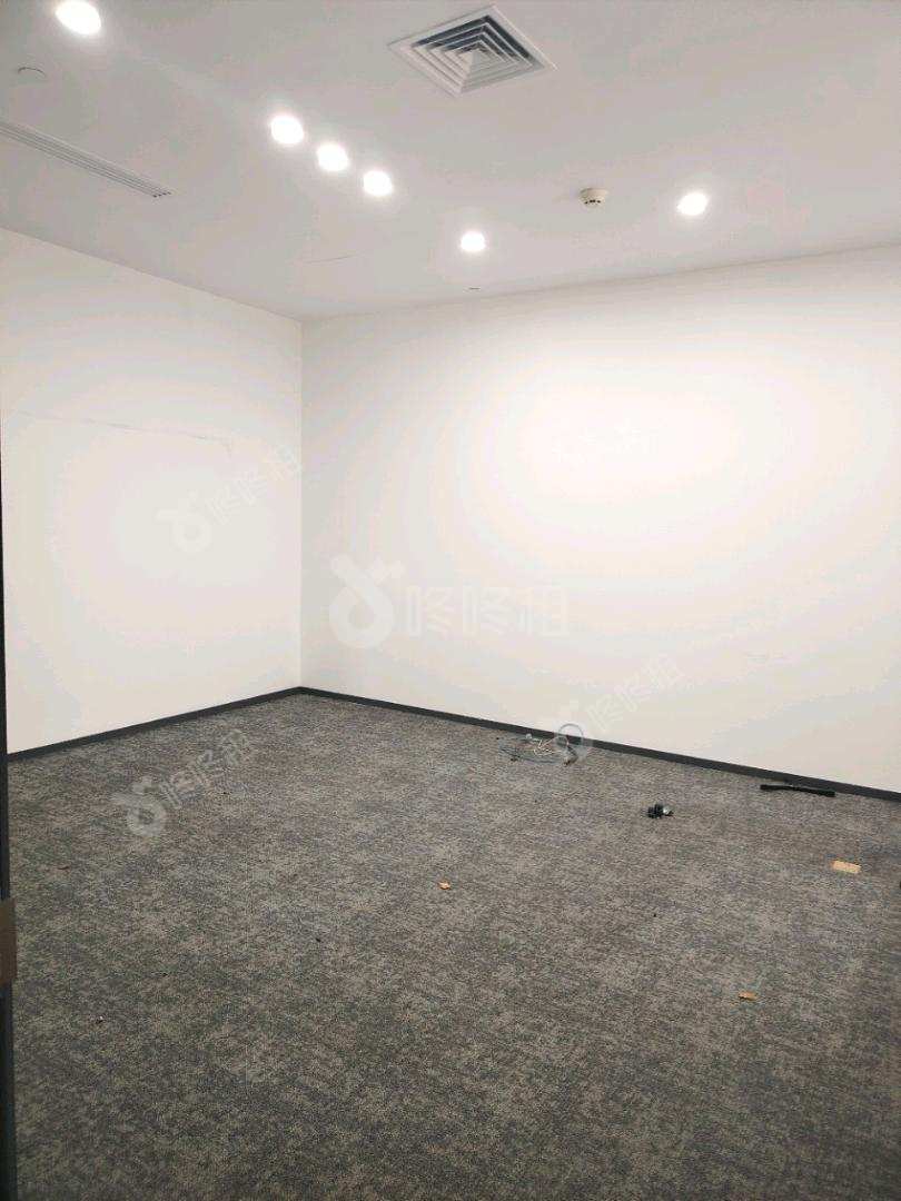 达实智能大厦_366平_精装_办公室隔间