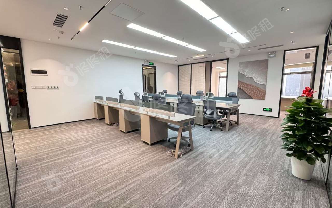 皇庭中心_339平_精装_办公室开间