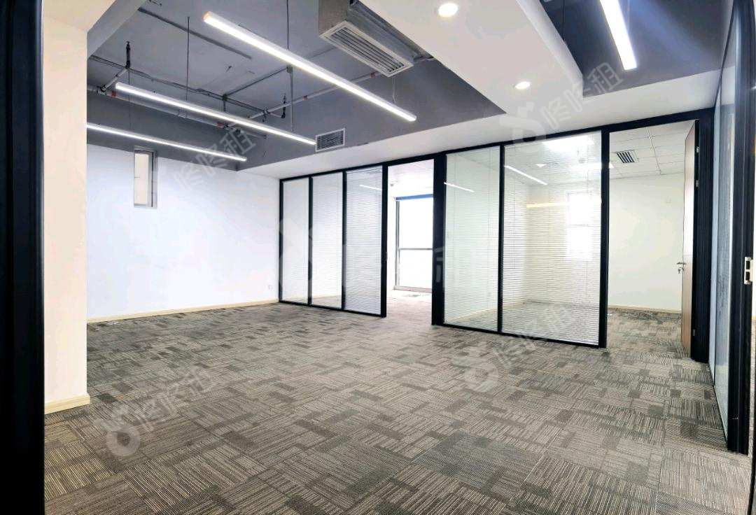 深圳湾科技生态园_366平_精装_办公室开间