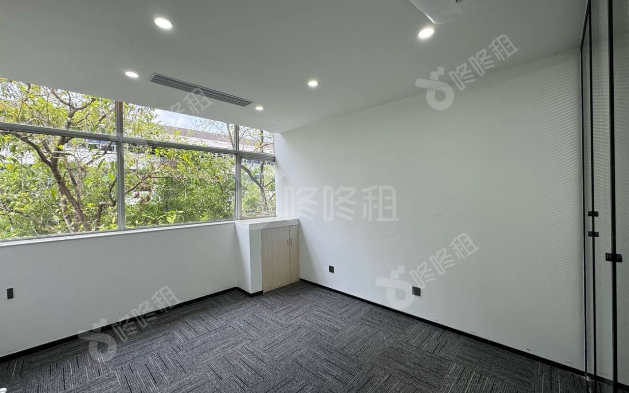 深圳软件园_87平_精装_办公室隔间