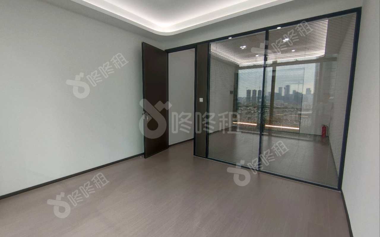 方大城_96平_精装_办公室隔间