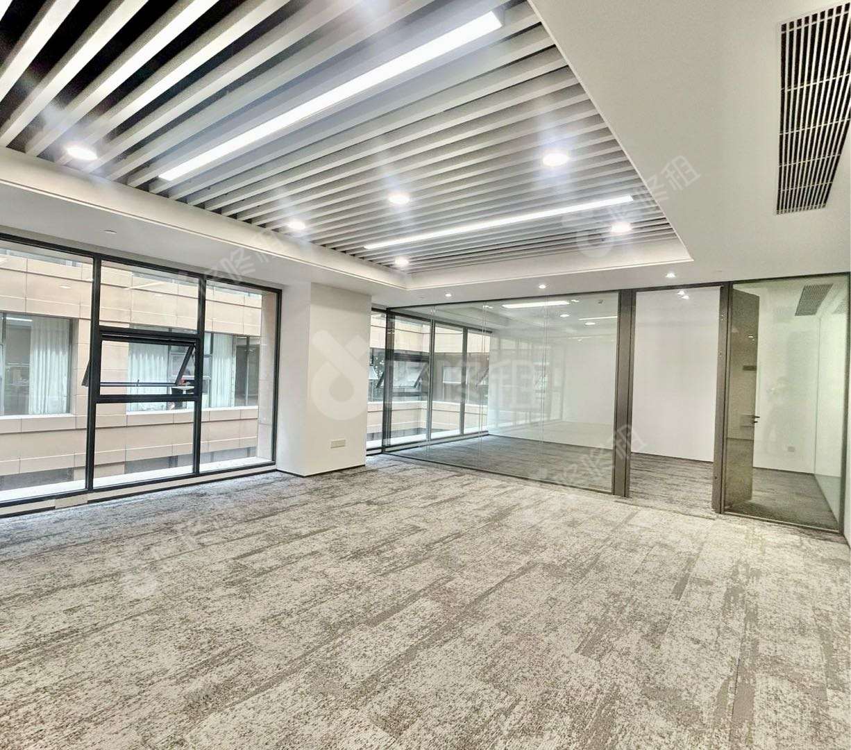 岭南大厦_112平_精装_办公室开间