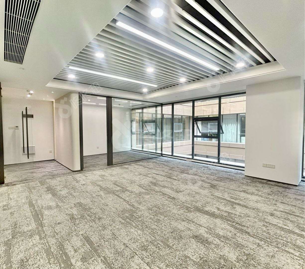 岭南大厦_112平_精装_办公室开间