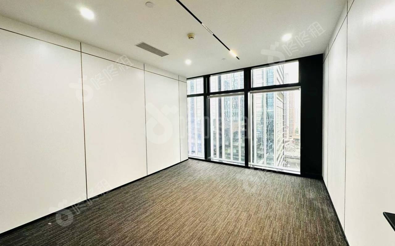 南山金融大厦_368平_精装_办公室隔间