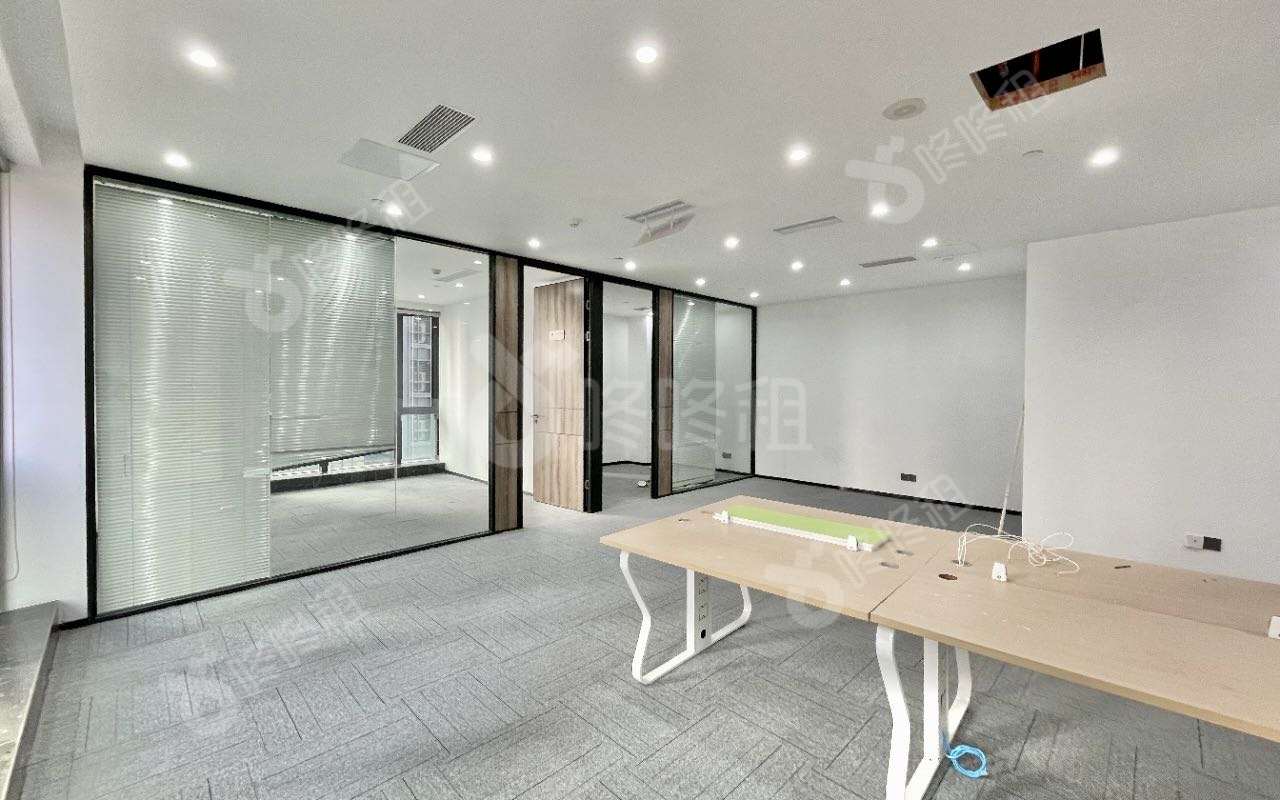 京基御景峯大厦_59平_精装_办公室开间