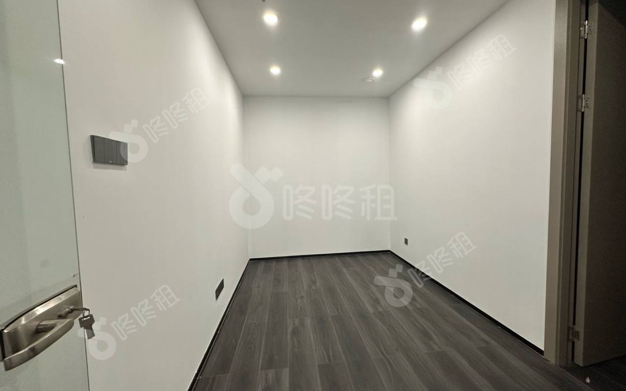 超力通大厦(凤凰城大厦)_321平_精装_办公室隔间