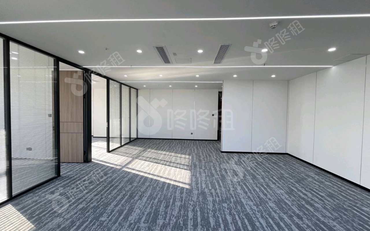 中粮商务公园_202平_精装_办公室开间