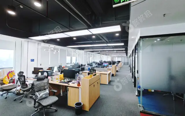 长富金茂大厦CFC_2166平_精装_办公室房源出租