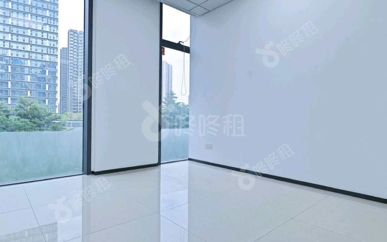 塘尾股份商务大厦_385平_精装_办公室隔间