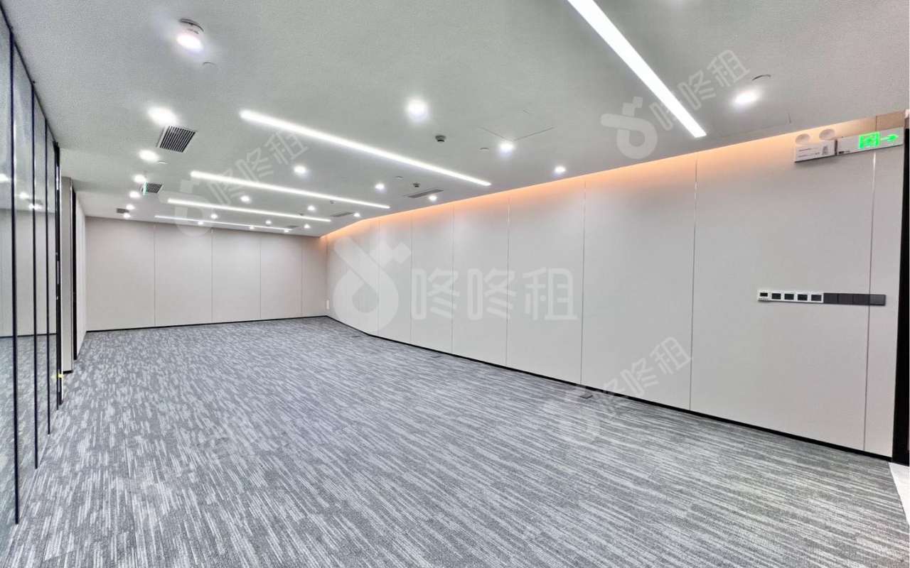 华润置地大厦_288平_精装_办公室开间