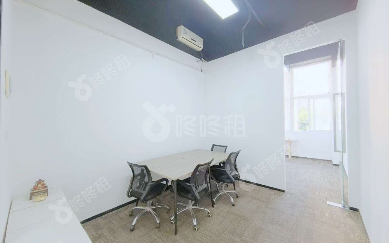 园西工业区_330平_精装_办公室隔间