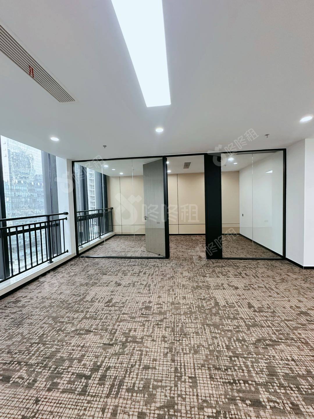 航盛科技大厦_100平_精装_办公室开间