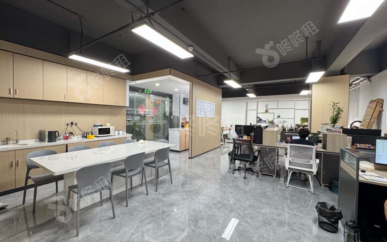 南油第四工业区_248平_精装_办公室开间