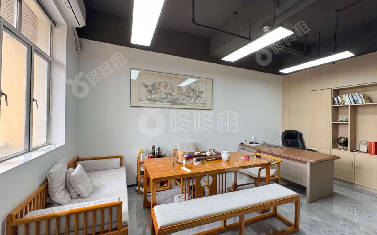 南油第四工业区_248平_精装_办公室开间