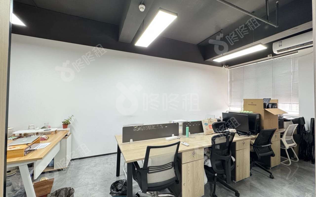 南油第四工业区_248平_精装_办公室开间