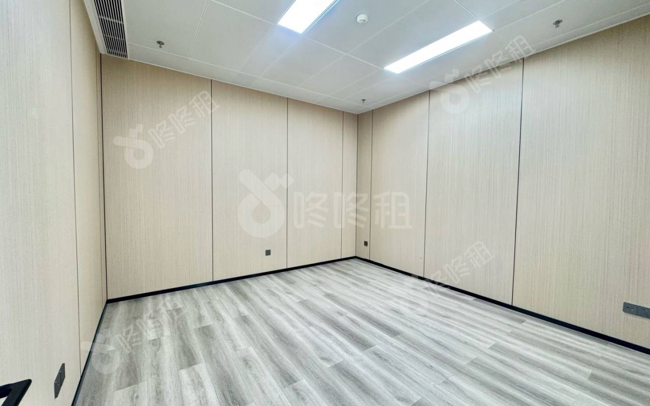 恒裕前海金融中心_237平_豪装_办公室隔间