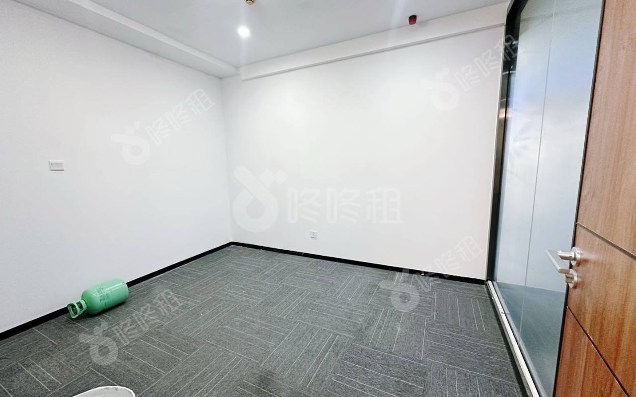 惠恒大厦_160平_精装_办公室隔间
