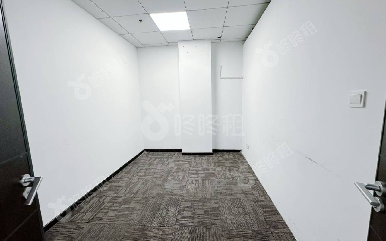 赋安科技大厦_385平_精装_办公室隔间