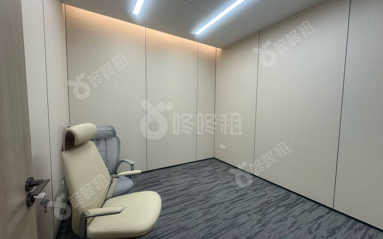 怡化金融科技大厦_242平_精装_办公室隔间