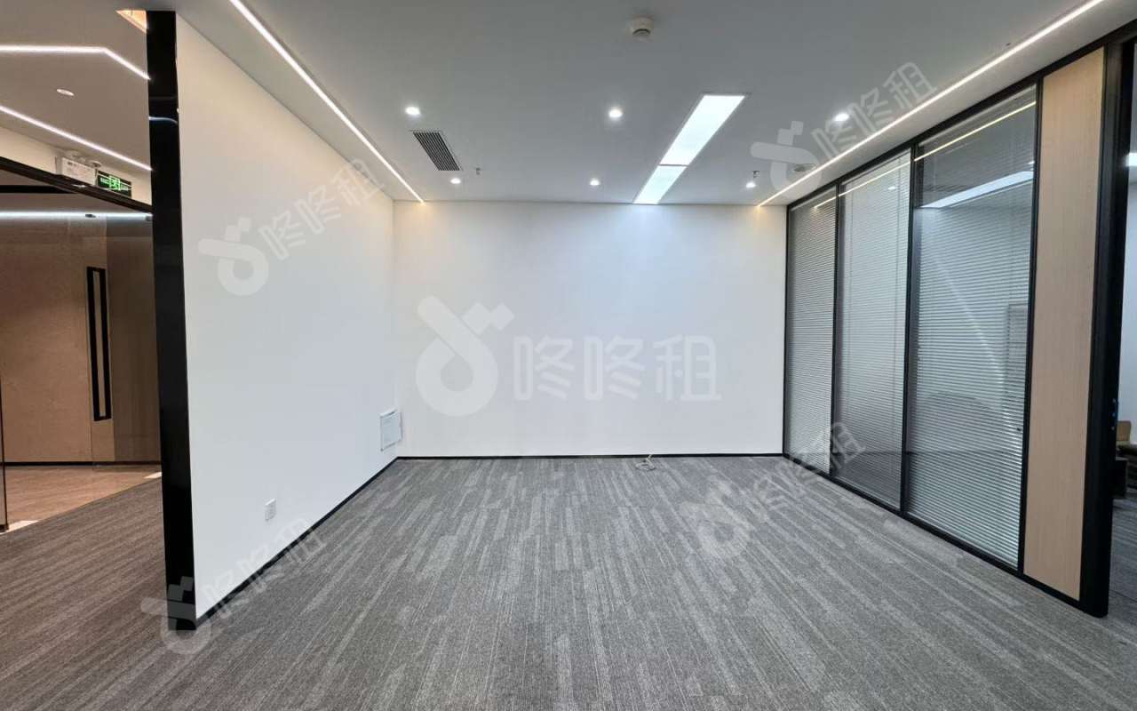 皇庭中心_209平_精装_办公室开间