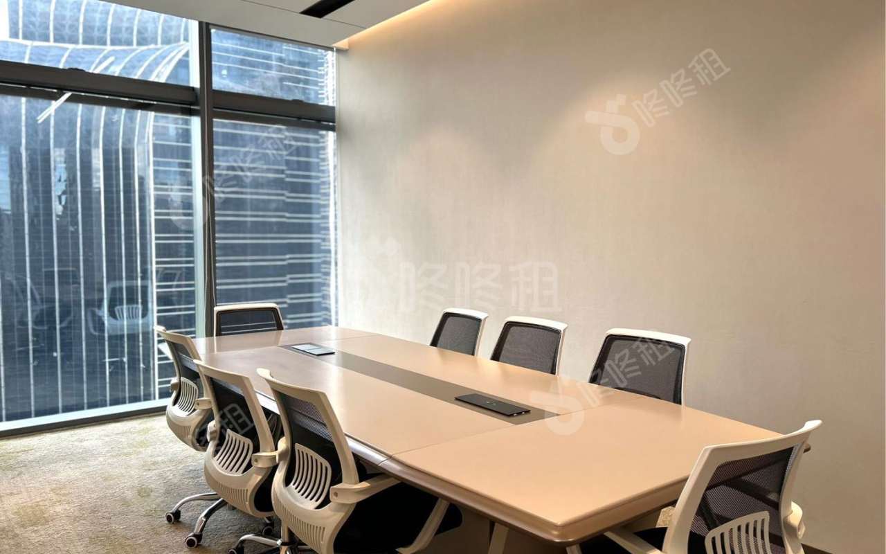 皇庭中心_243平_精装_办公室隔间