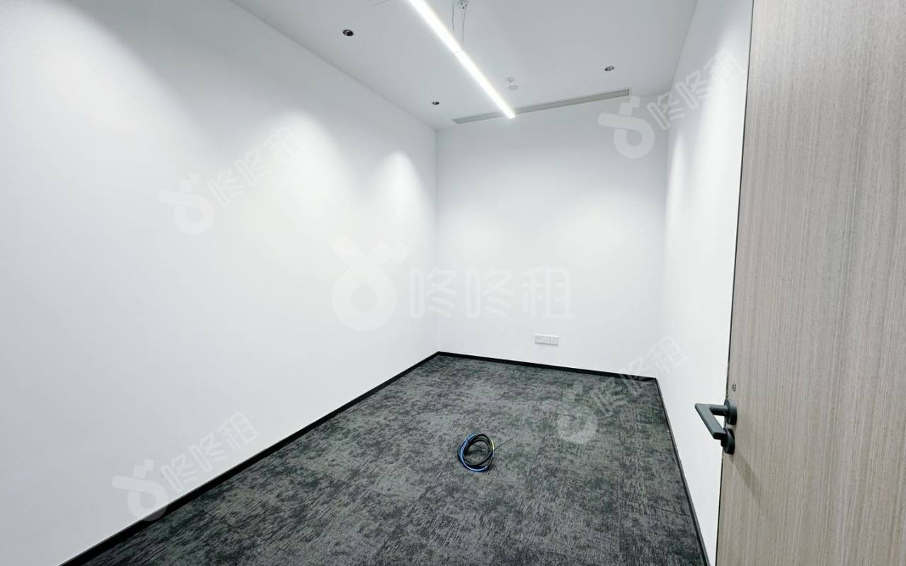 宏发天汇中心_132平_精装_办公室隔间