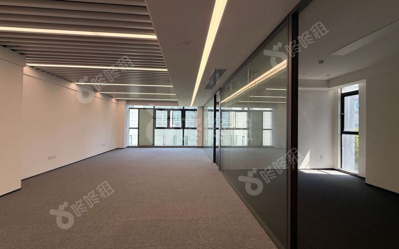 岭南大厦_176平_豪装_办公室开间