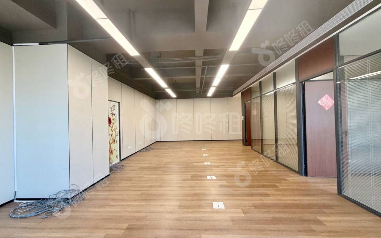 阳光华艺大厦_137.8平_豪装_办公室开间