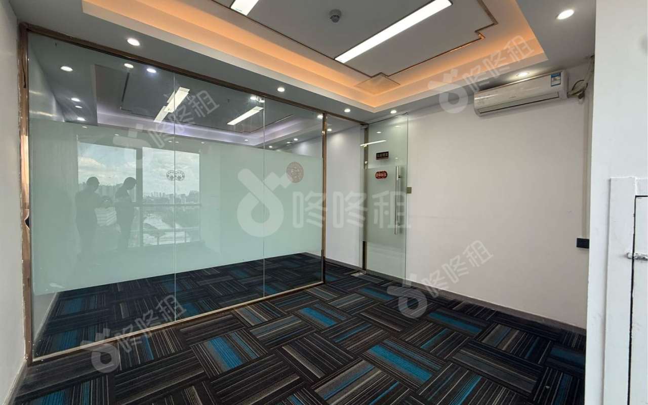 卫东龙商务大厦_85平_精装_办公室隔间