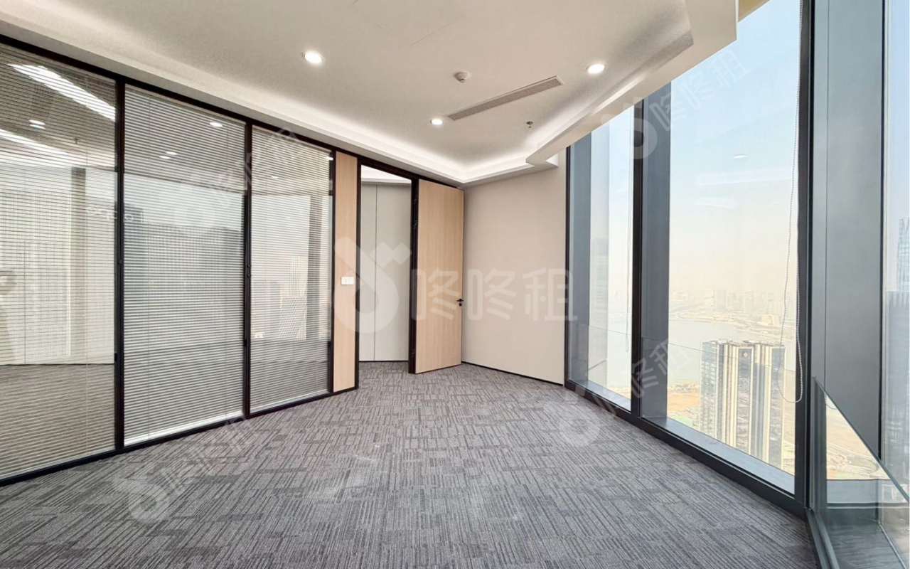 前海鸿荣源中心_280平_豪装_办公室隔间