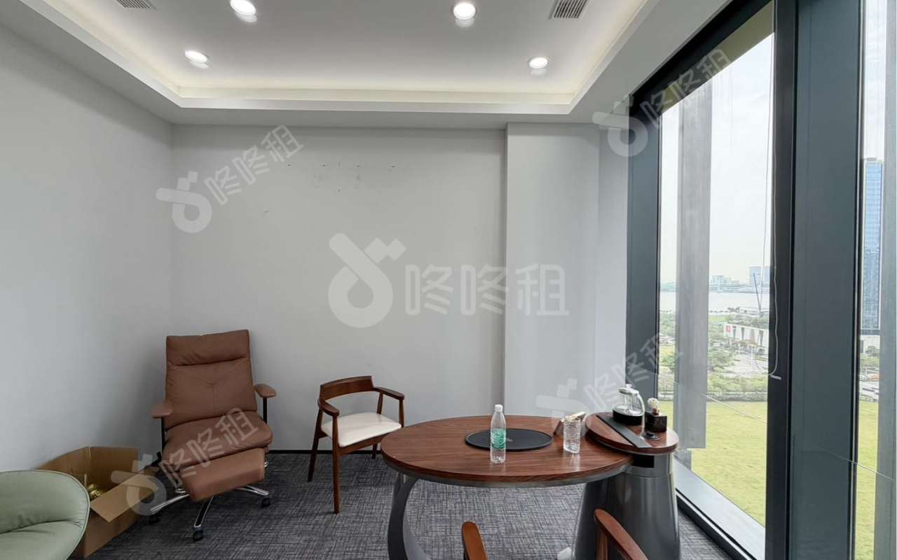 前海鸿荣源中心_268平_豪装_办公室隔间